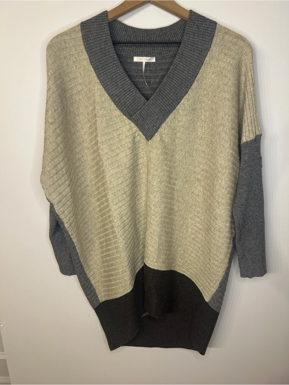 Stitchdrop Women’s V Neck Dolman Sleeve Ribbed Colorblock Sweater, Size Medium